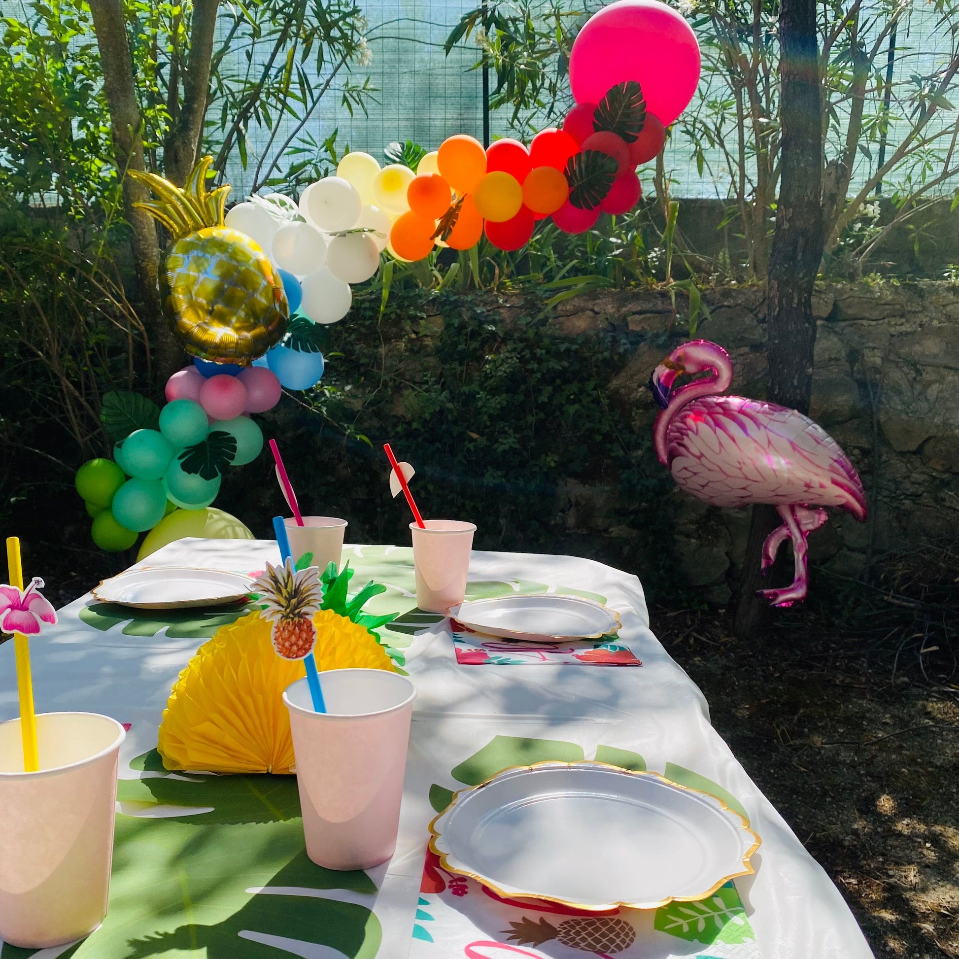 Décoration de table pour un anniversaire tropical