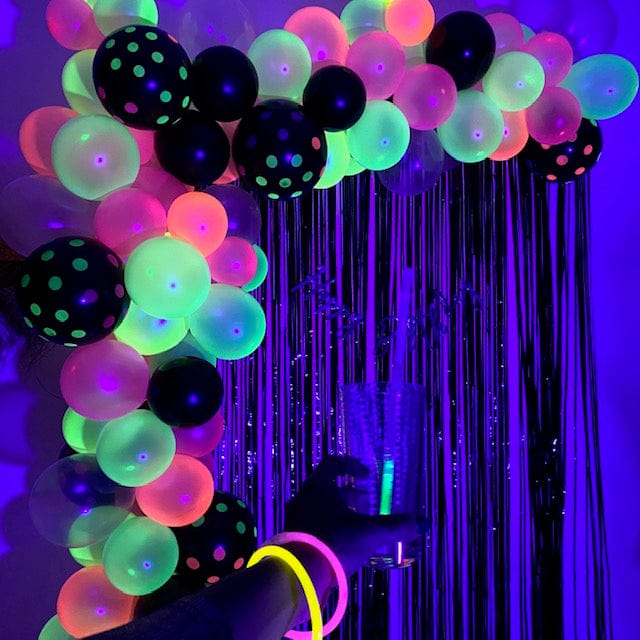 Box déco de fêtes prête à l'emploi thème Fluo – Ballons Confettis Box